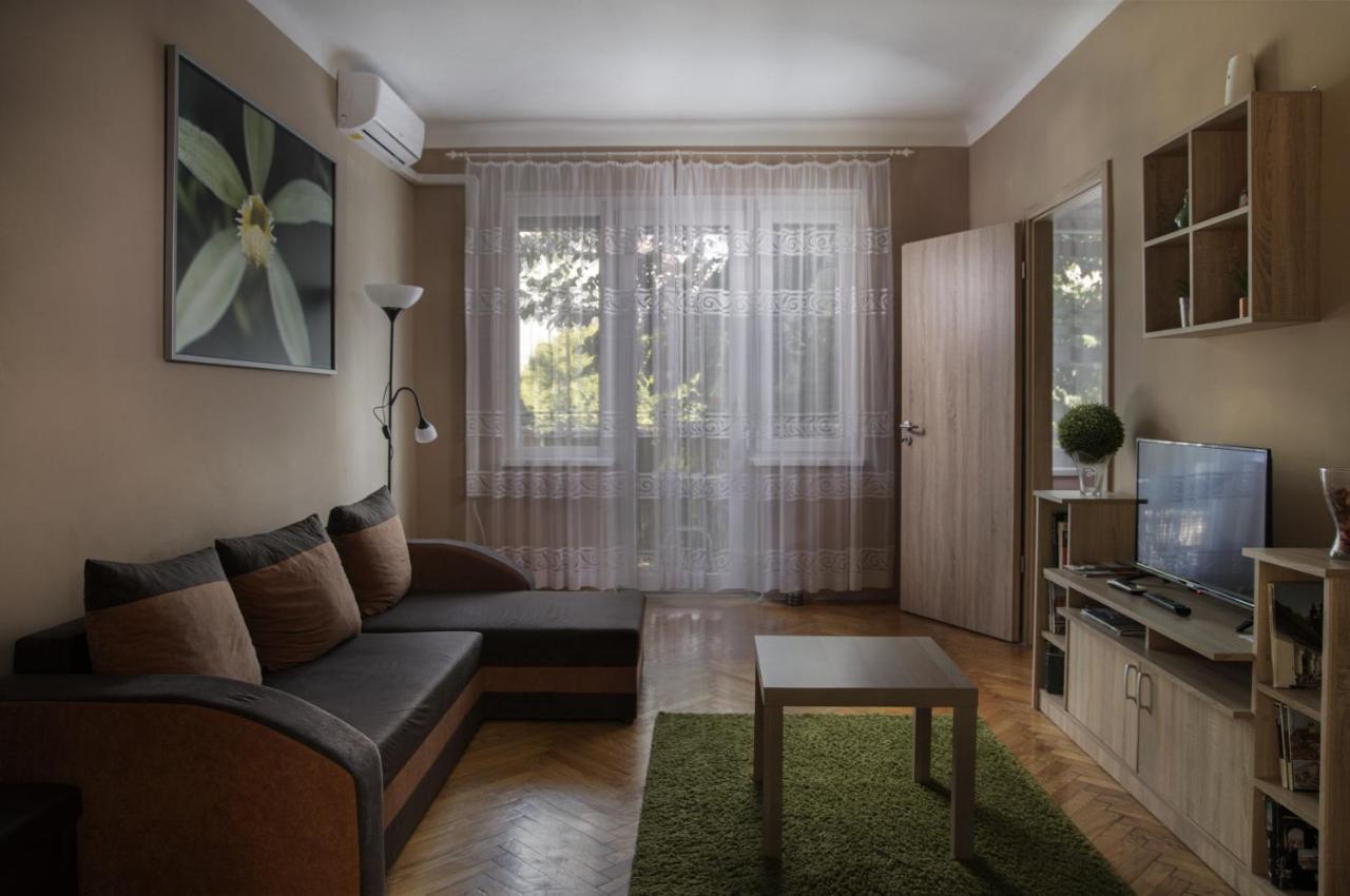 Koroesi Apartman Pécs Buitenkant foto