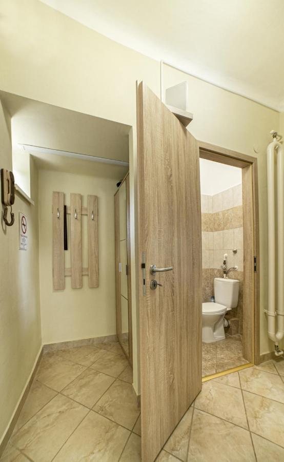 Koroesi Apartman Pécs Buitenkant foto
