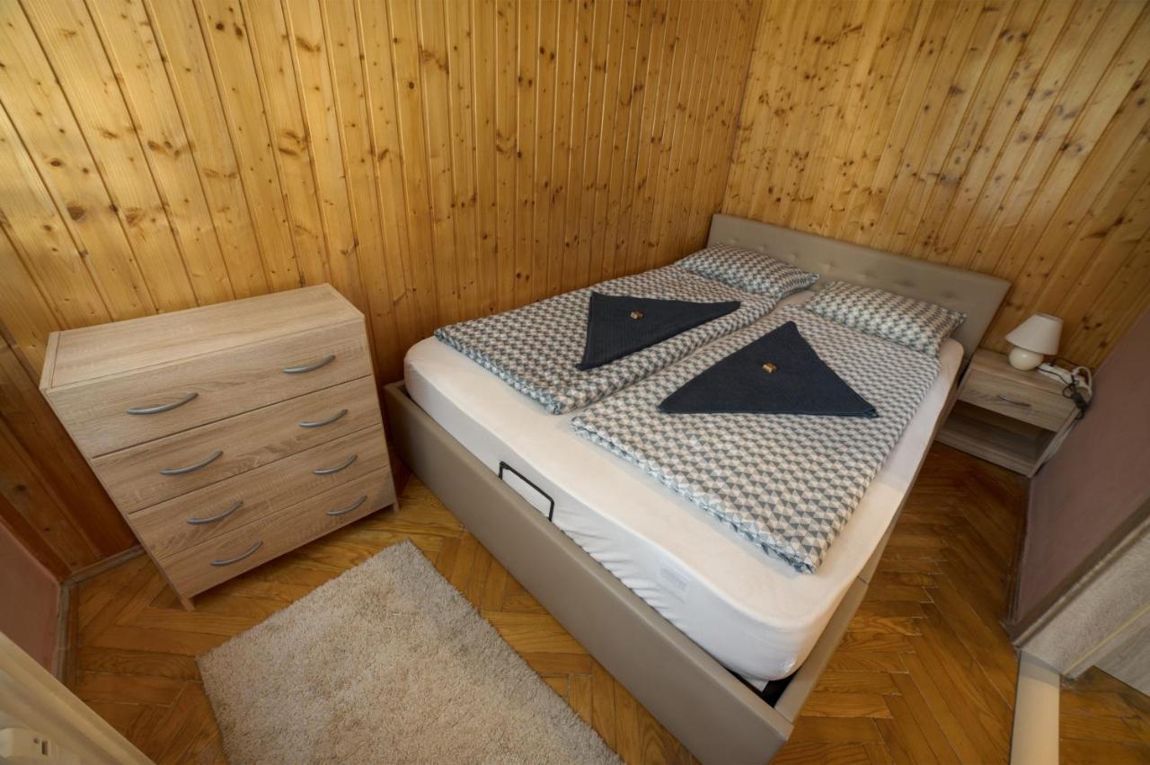 Koroesi Apartman Pécs Buitenkant foto