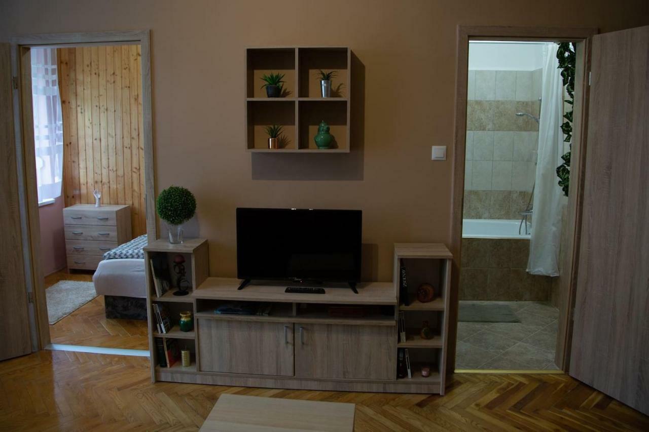 Koroesi Apartman Pécs Buitenkant foto