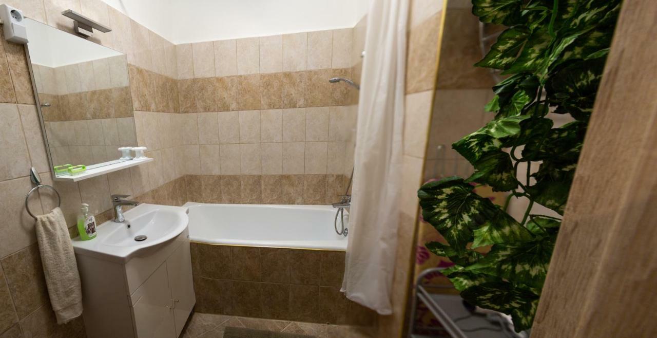 Koroesi Apartman Pécs Buitenkant foto